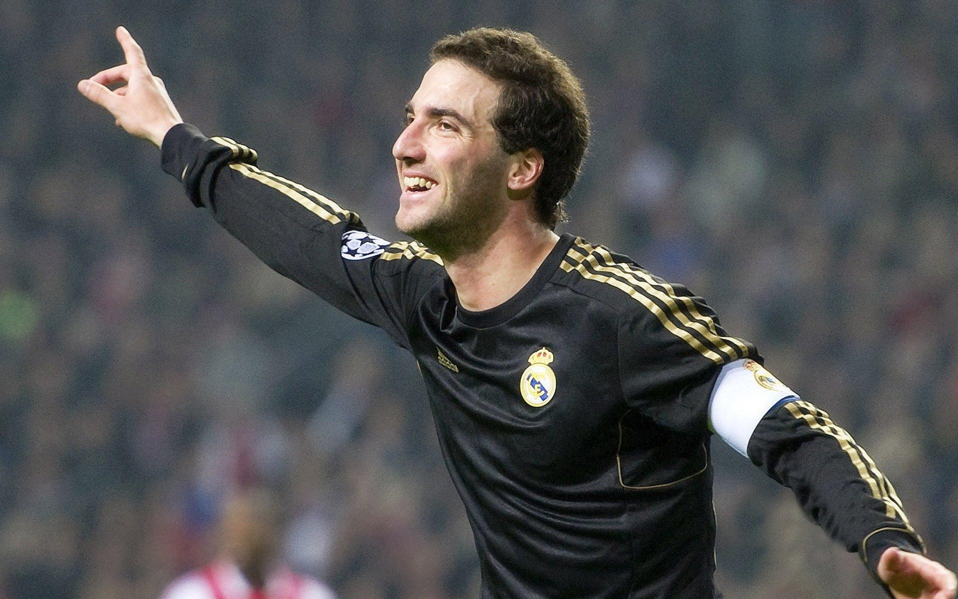 曼晚独家，奥纳纳获重用承诺，曼联仅考虑租借多纳鲁马