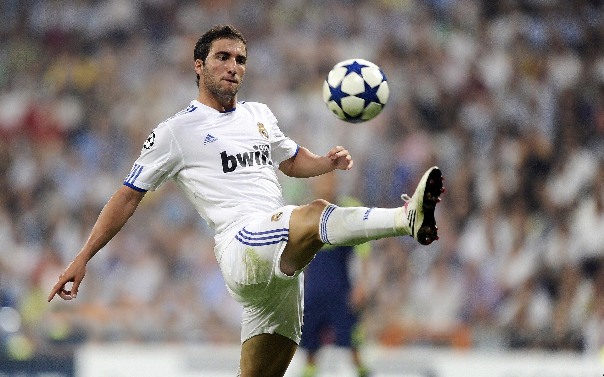 曼联锋线弃将终觅新机，那不勒斯先租后买协议达成