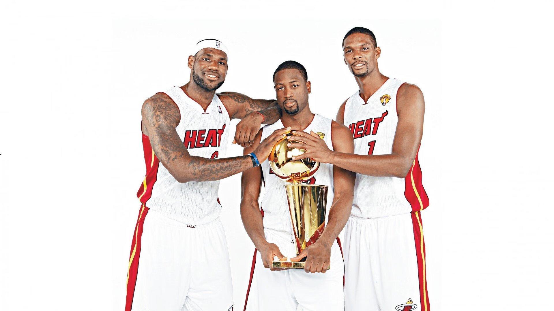 梅西与戴维斯赛后温情交换球衣，姆巴佩场边互动引爆社交媒体